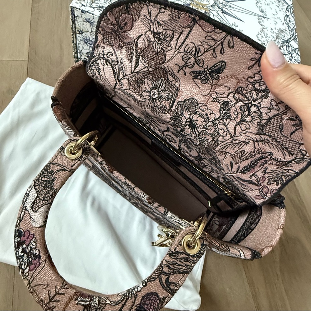 Dior Medium Lady D-Lite in Jardin Magique in Pink - Picture 10 of 16